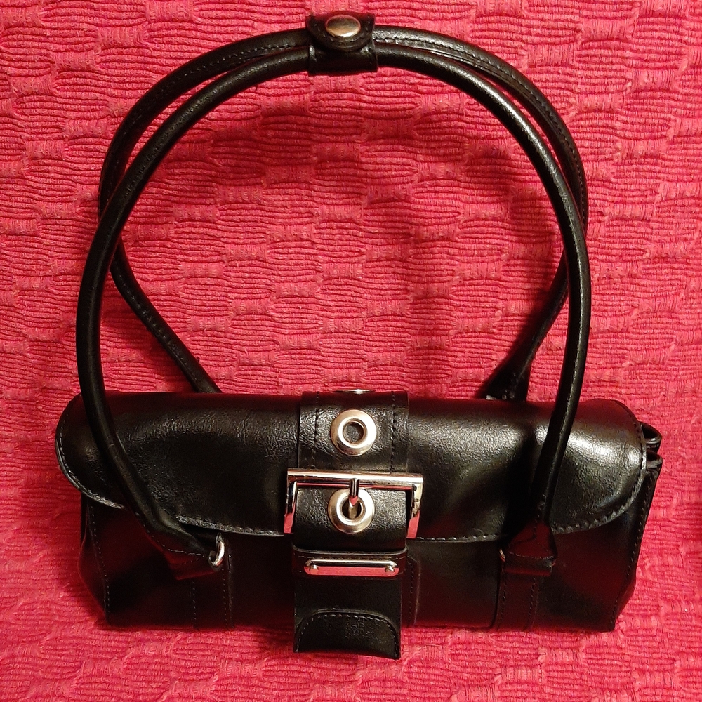 Elegant Black Leather Handbag